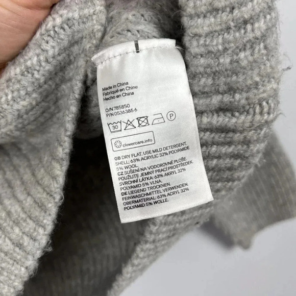 H&M Womens XS Grey Knit V Neck Wool Pullover Sweater Comfy - Picture 5 of 5